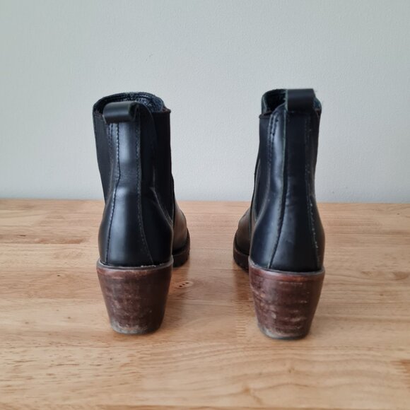 Red Wing Harriet Chelsea Pull On Ankle Heeled Leather Boots Lug Sole Black Heel - Picture 3 of 8